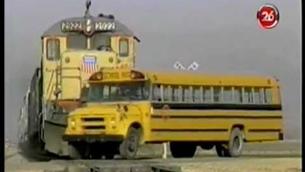 Tàu hỏa đâm vào xe khách khiến 10 người tử vong ở Mexico