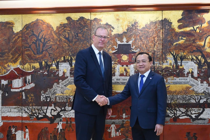 vietnam, uk deepen cooperation in finance, export credits picture 1