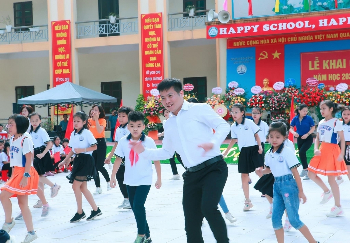 Bộ GD-ĐT siết chặt đạo đức nhà giáo để "thầy ra thầy, trò ra trò"