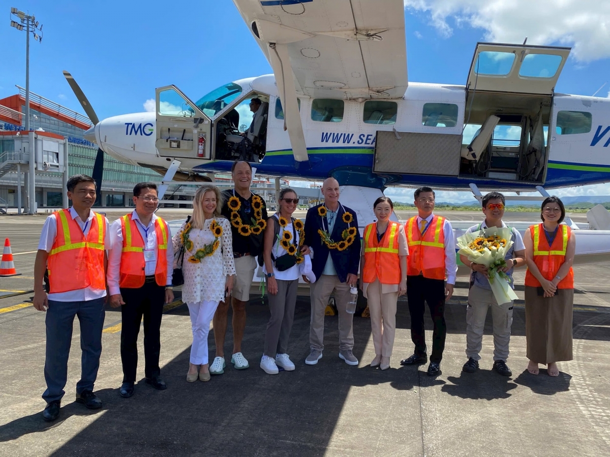 us millionaires take seaplane trip to quang ninh picture 1 us millionaires take seaplane trip to quang ninh picture 1