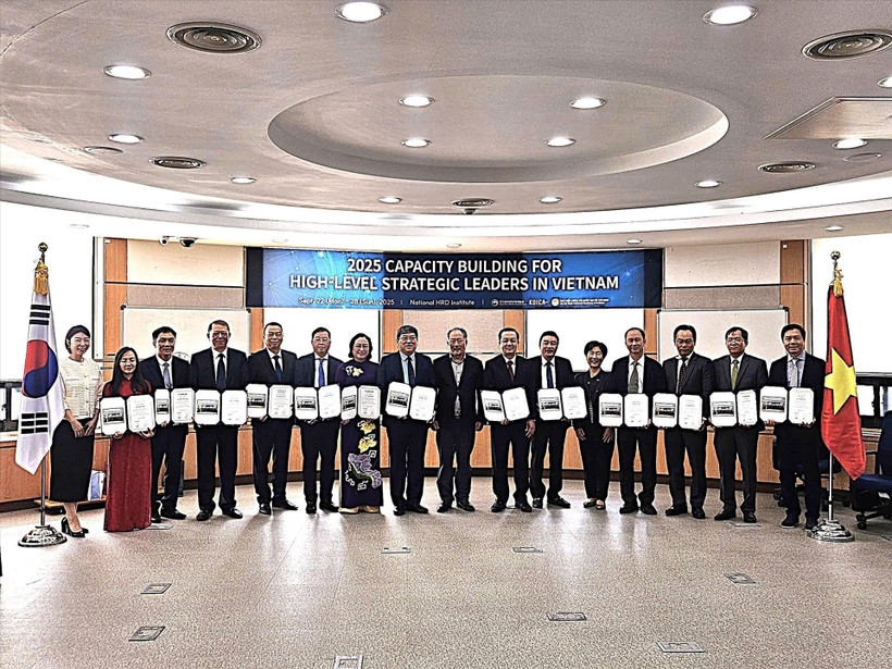 vietnam, rok step up cooperation in training strategic-level leaders picture 1