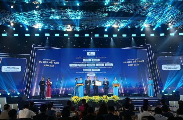 vietnam airlines duoc vinh danh hang hang khong phuc vu khach du lich tot nhat hinh anh 1