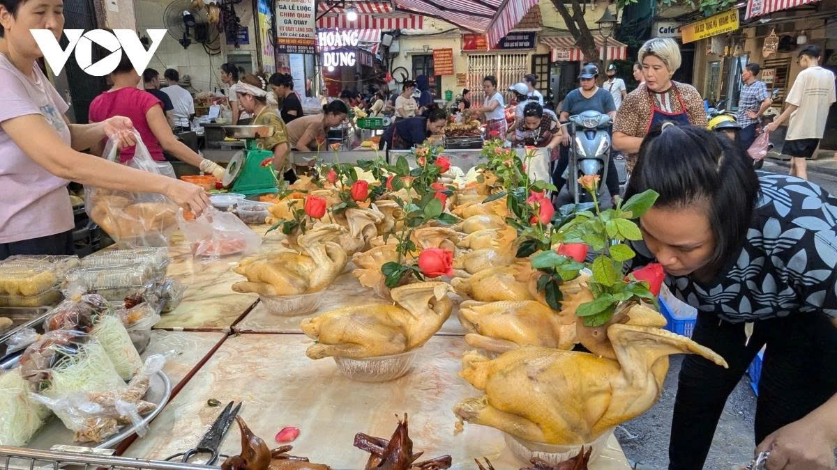 hanoi wet market bustling ahead of vu lan festival picture 13
