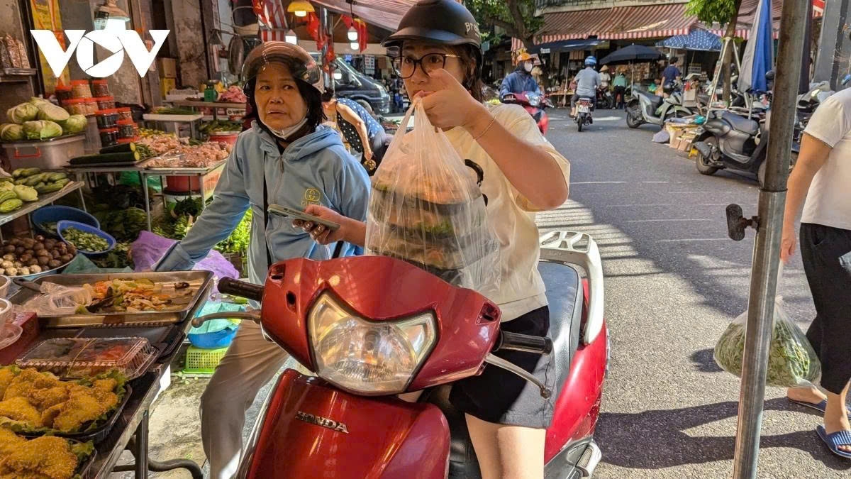 hanoi wet market bustling ahead of vu lan festival picture 6
