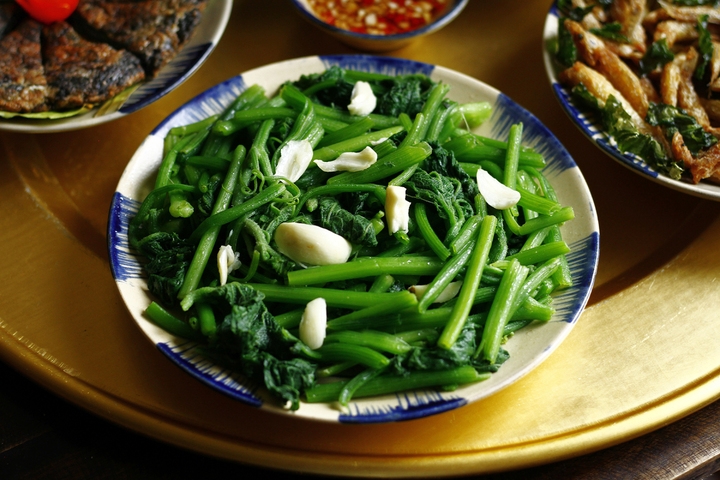 meo xao rau khong dau mo van xanh, ngon hinh anh 1
