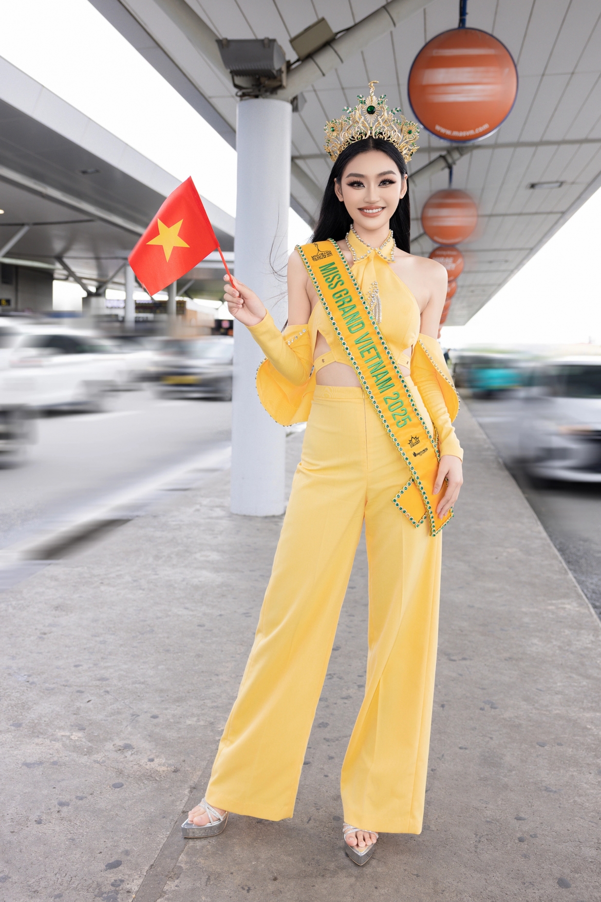 sao viet 1 10 hoa hau yen nhi mong muon dang quang miss grand international 2025 hinh anh 1