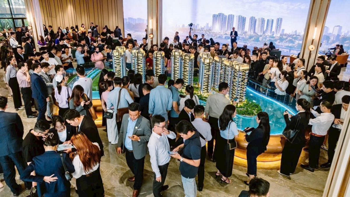 Người làm nghề môi giới BĐS được đào tạo bài bản, chuyên nghiệp góp phần lành mạnh thị trường. Người làm nghề môi giới BĐS được đào tạo bài bản, chuyên nghiệp góp phần lành mạnh thị trường.