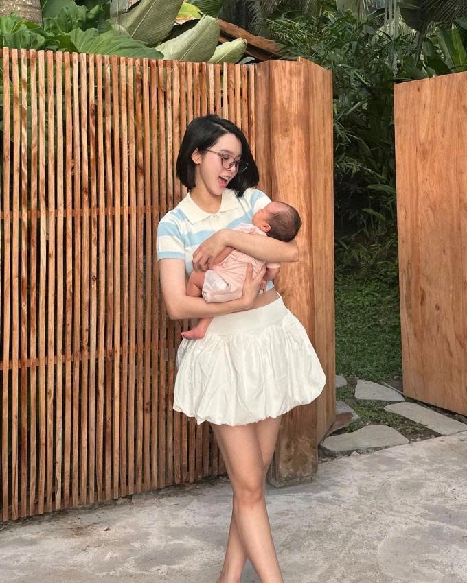 sao viet 12 9 midu duoc khen tre nhu nu sinh voi kieu toc moi hinh anh 4