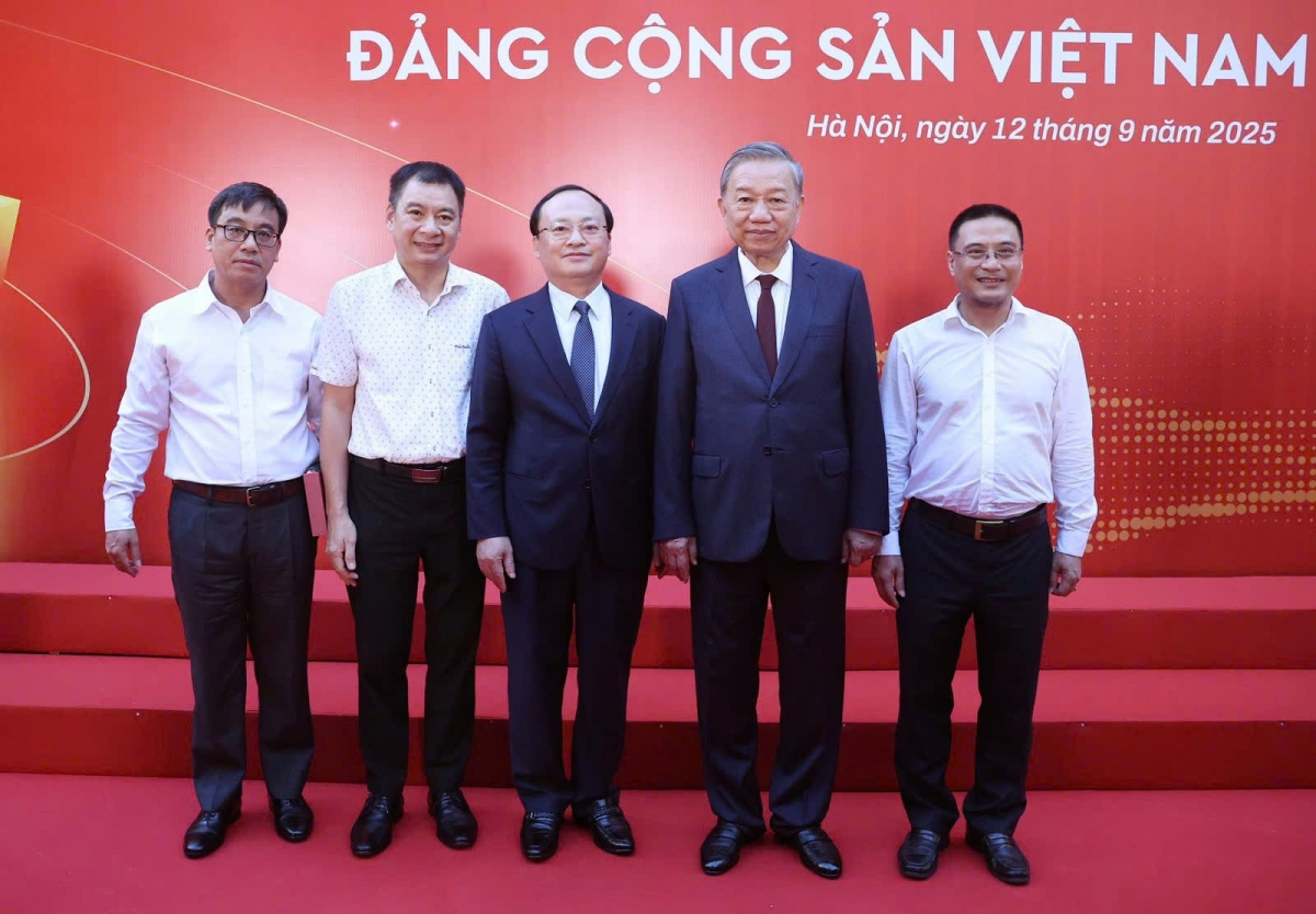 tổng bí thư tô lâm dự lễ ra mắt trang thông tin điện tử Đảng cộng sản việt nam - Đại hội xiv hình ảnh 6 tong bi thu to lam du le ra mat trang thong tin dien tu Dang cong san viet nam - Dai hoi xiv hinh anh 6