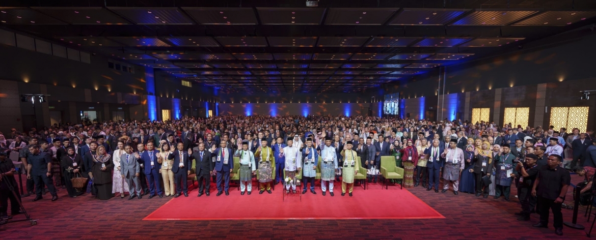pho thu tuong tran hong ha du trien lam halal quoc te cua malaysia nam 2025 hinh anh 2