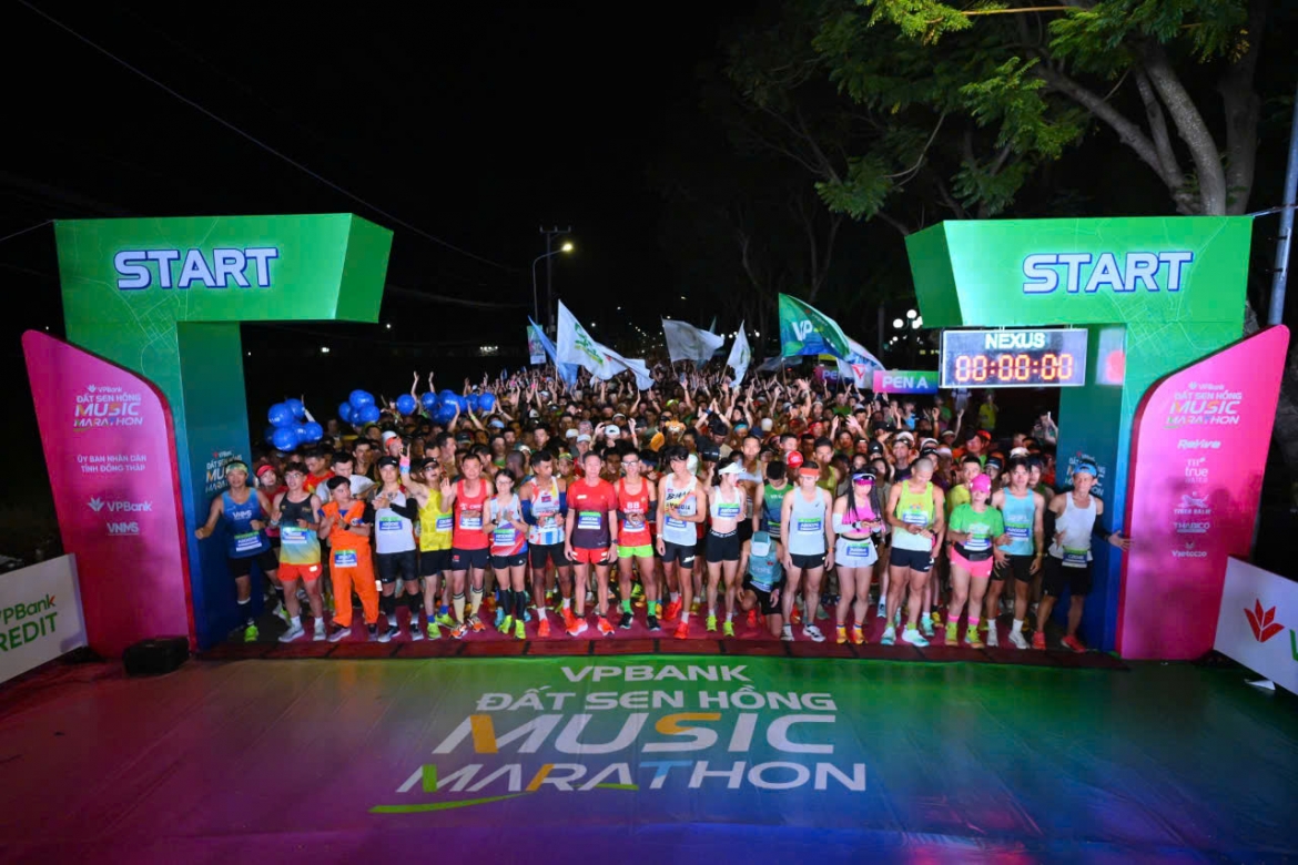12.000 van dong vien hoa sac hong giua ngay hoi marathon tai Dong thap hinh anh 1