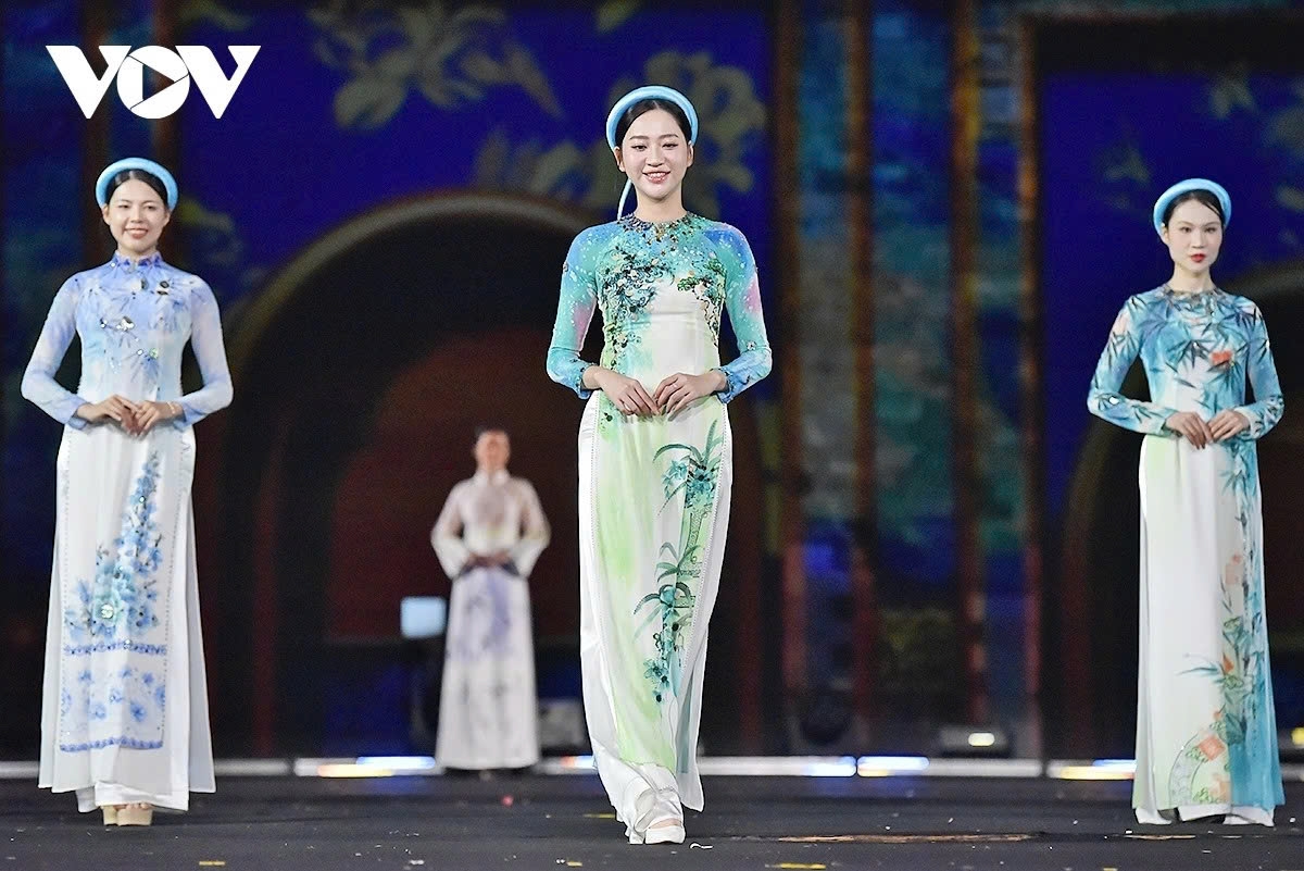 ambassadors spouses elegantly display vietnam s Ao dai heritage picture 1