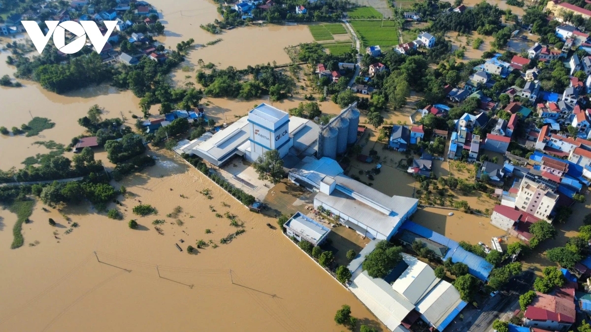 soldiers brace floodwaters to support residents in hard-hit areas picture 2 soldiers brace floodwaters to support residents in hard-hit areas picture 2