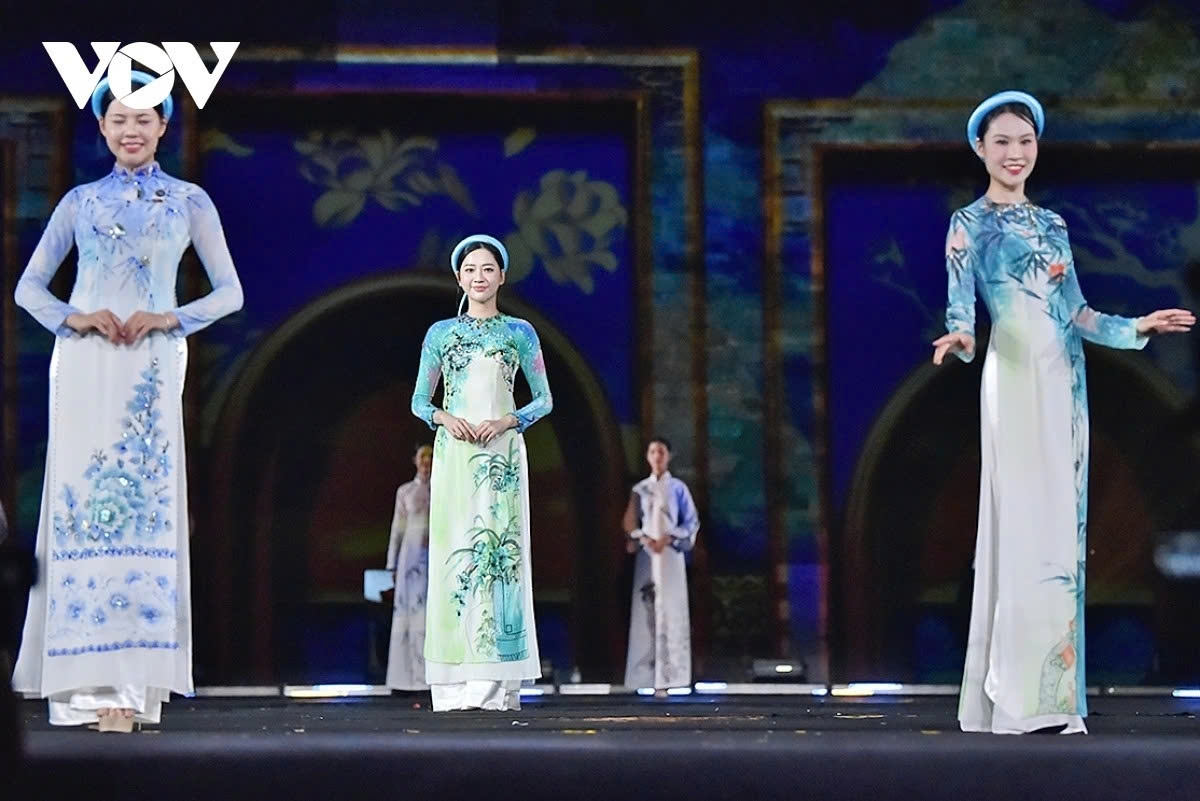 ambassadors spouses elegantly display vietnam s Ao dai heritage picture 10