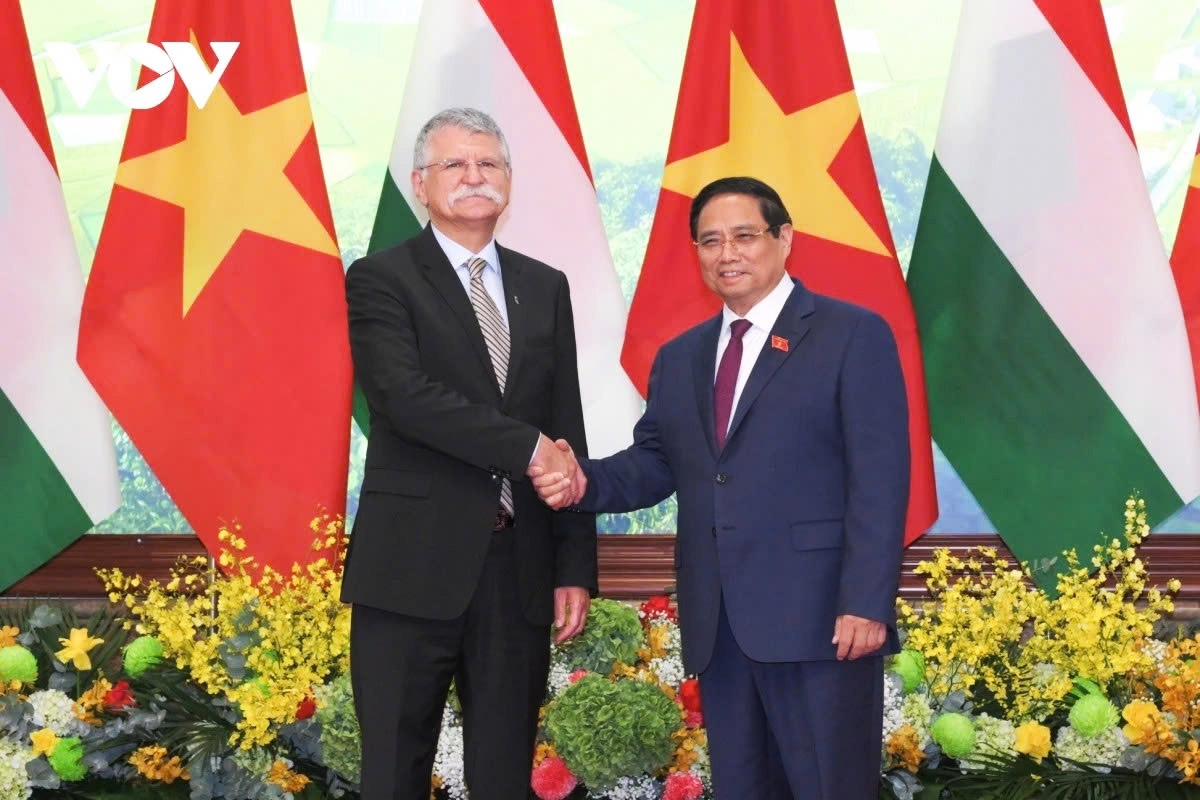 hungarian na speaker laszlo kover s vietnam visit in the spotlight picture 10