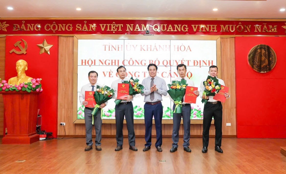 Dieu dong, bo nhiem nhieu can bo chu chot tai khanh hoa hinh anh 2