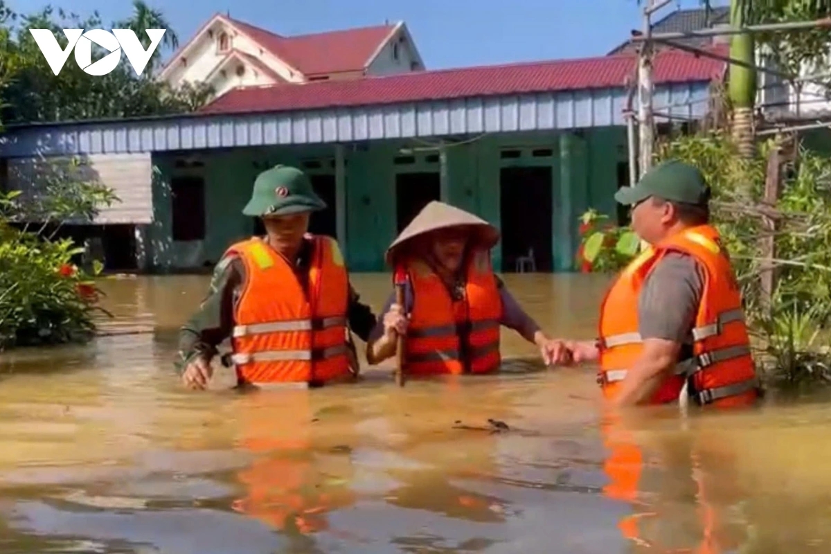 soldiers brace floodwaters to support residents in hard-hit areas picture 12 soldiers brace floodwaters to support residents in hard-hit areas picture 12