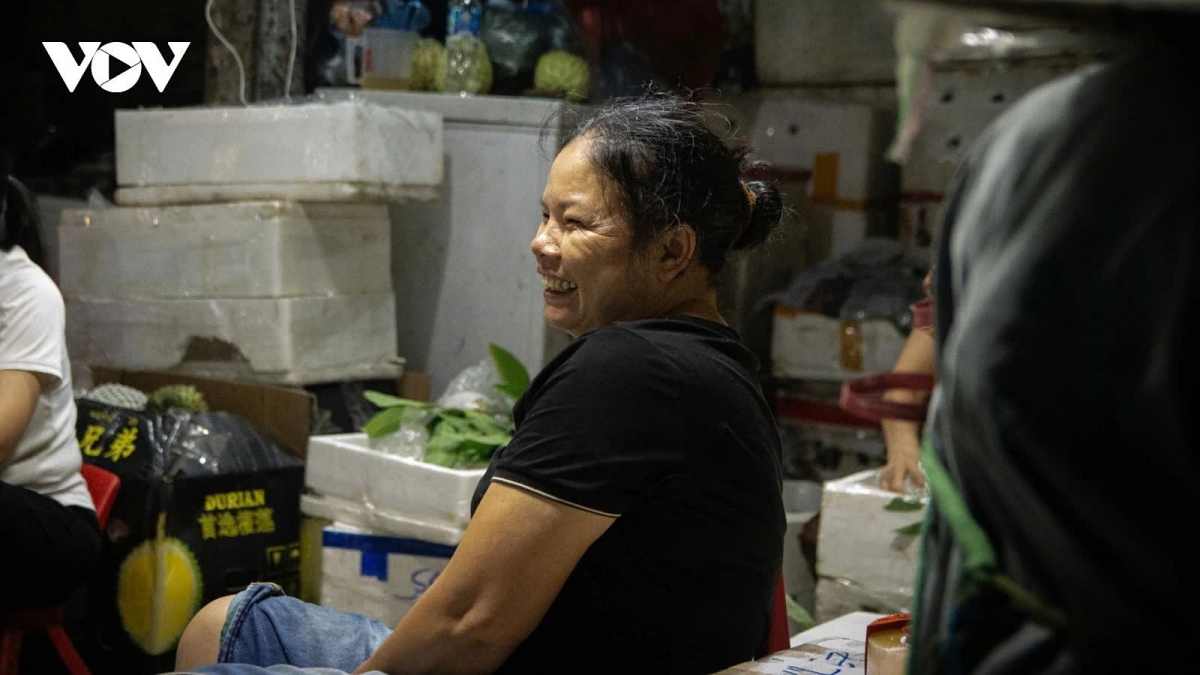 When women spend sleepless nights to make a living in Hanoi