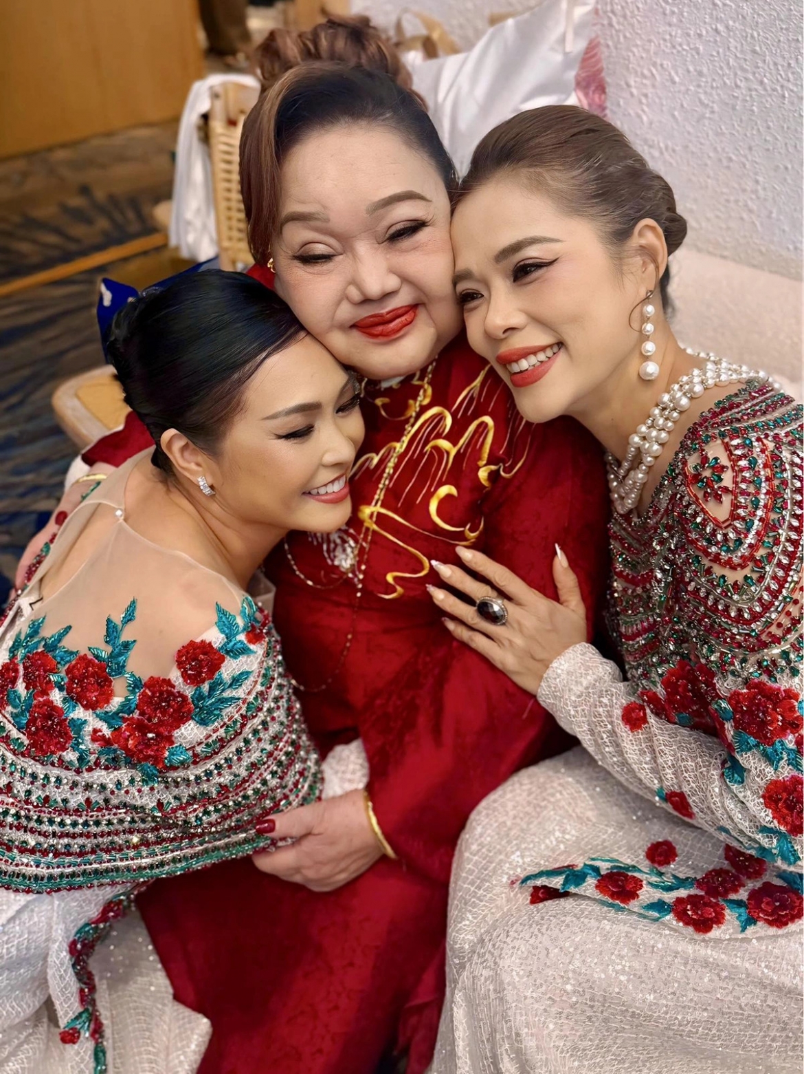 sao viet 14 10 cuoc song thanh thoi cua mc lai van sam sau nghi huu hinh anh 3