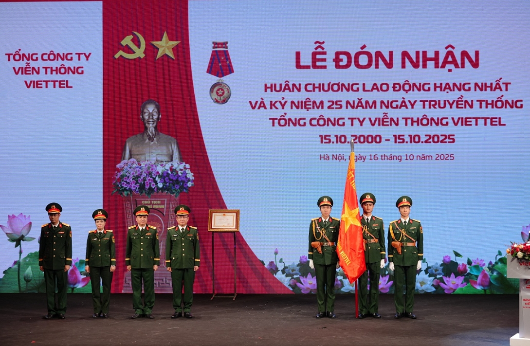 viettel telecom nhan huan chuong lao dong hang nhat hinh anh 2