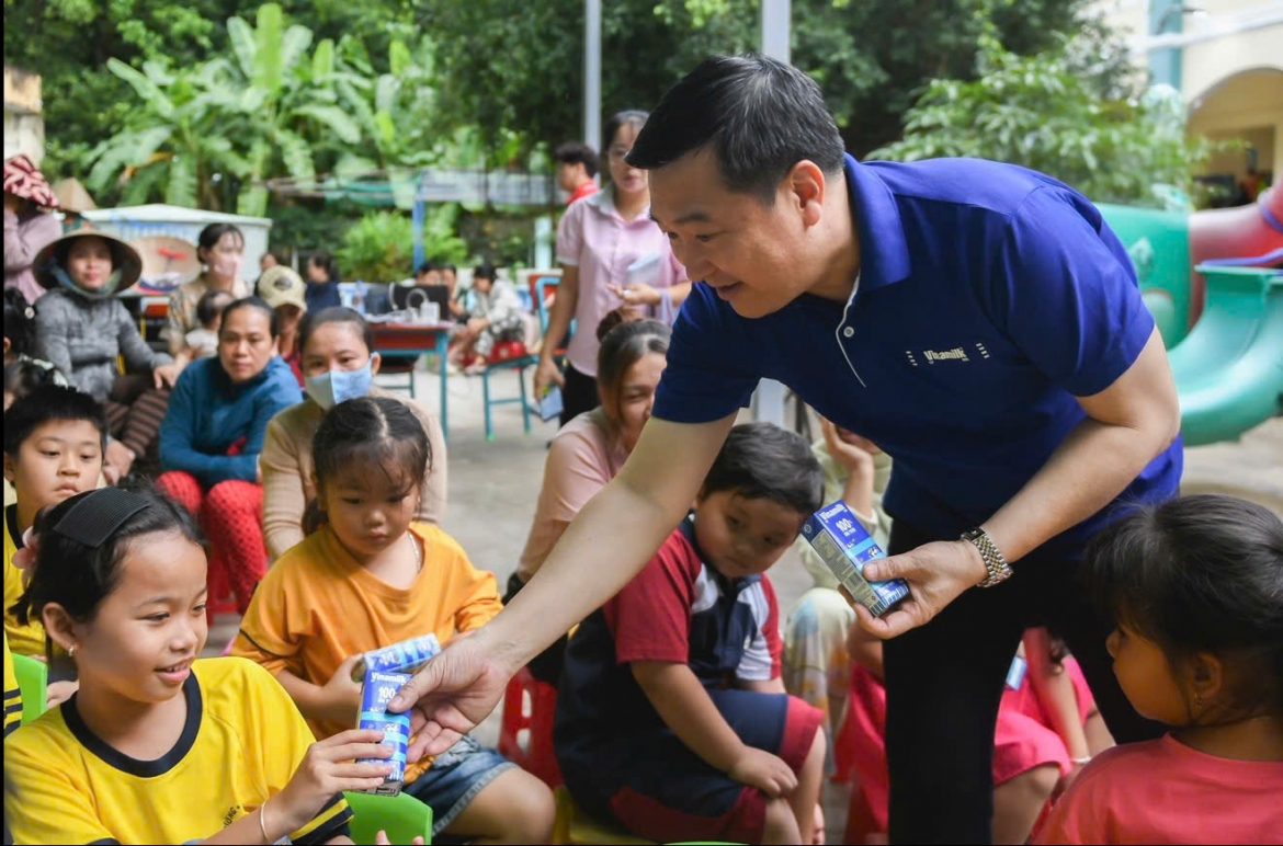 vinamilk dong hanh mang tet trung thu den hon 10.000 tre em tren ca nuoc hinh anh 6