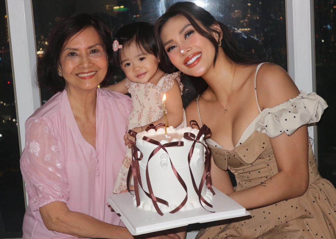 sao viet 30 10 hoa minzy ung ho 100 trieu dong cho dong bao hue hinh anh 8
