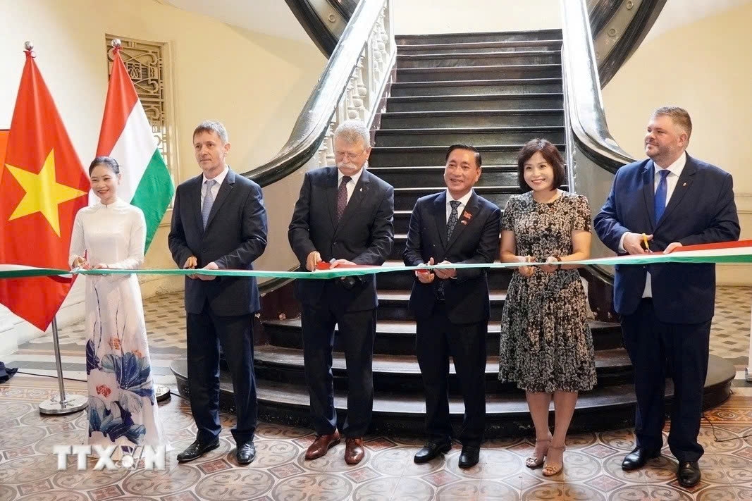 hungarian na speaker laszlo kover s vietnam visit in the spotlight picture 3