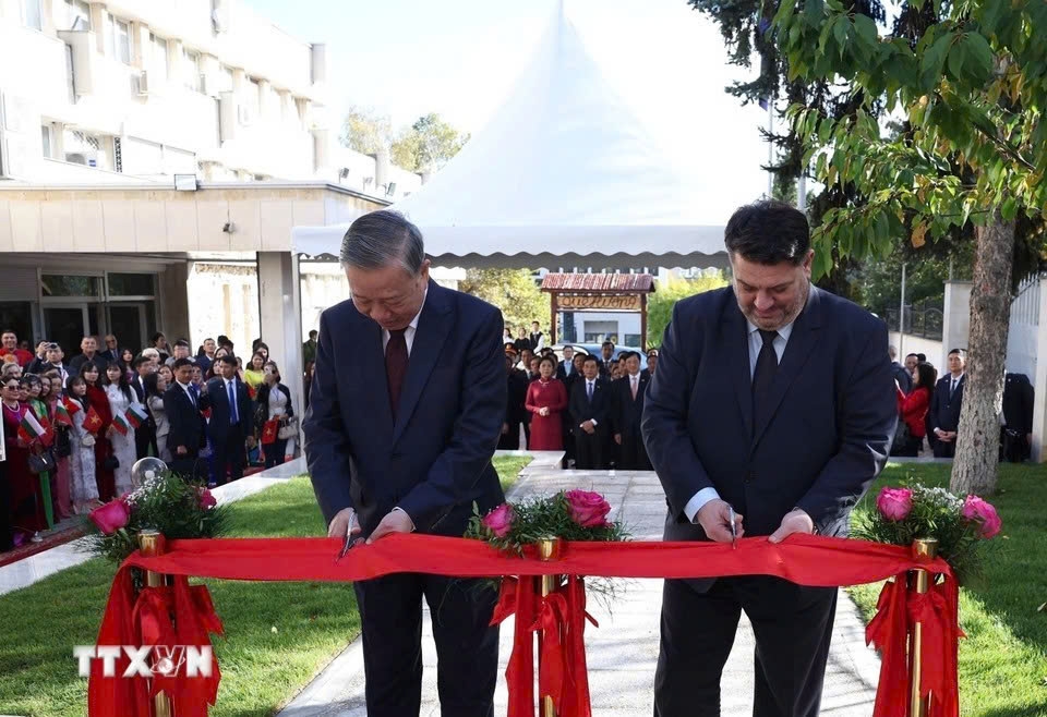 party leader to lam inaugurates president ho chi minh s statue in bulgaria picture 1 party leader to lam inaugurates president ho chi minh s statue in bulgaria picture 1