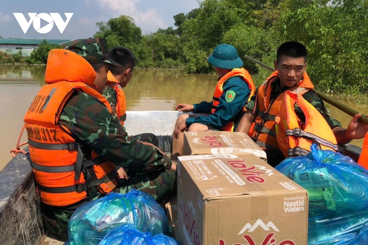 soldiers brace floodwaters to support residents in hard-hit areas picture 4 soldiers brace floodwaters to support residents in hard-hit areas picture 4