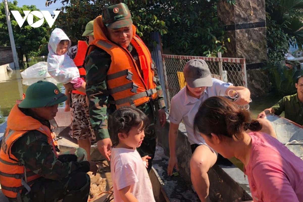 soldiers brace floodwaters to support residents in hard-hit areas picture 5 soldiers brace floodwaters to support residents in hard-hit areas picture 5