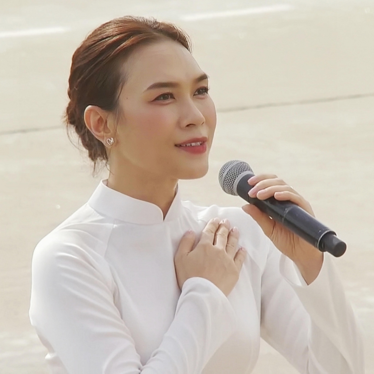mỹ tâm ủng hộ 500 triệu đồng giúp đồng bào chịu ảnh hưởng bão bualoi hình ảnh 1 my tam ung ho 500 trieu dong giup dong bao chiu anh huong bao bualoi hinh anh 1