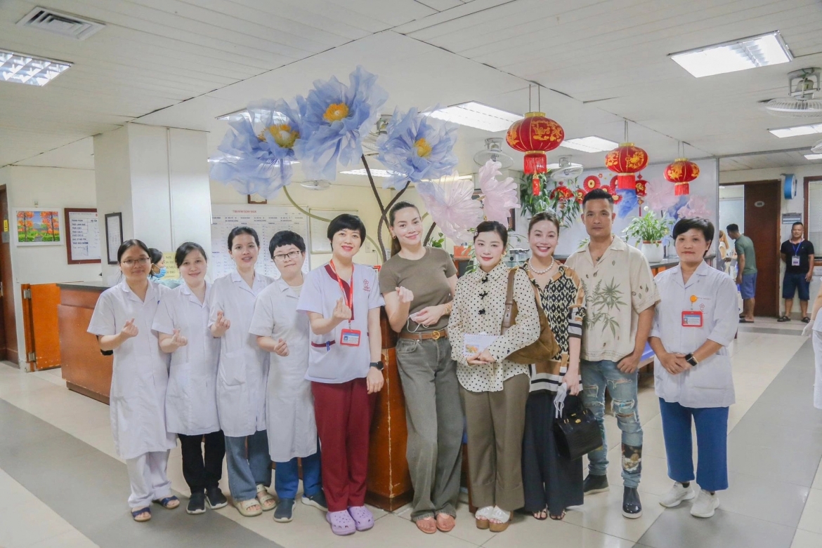sao viet 2 10 tran thanh ung ho dong bao mien trung 500 trieu dong hinh anh 5