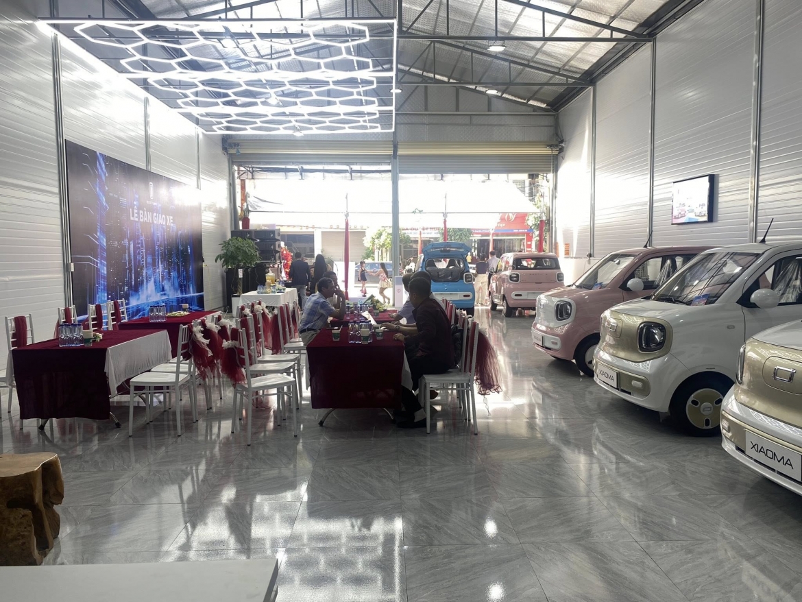 tuyen bo da co 18 showroom, bestune viet nam that su co he thong phan phoi hinh anh 3
