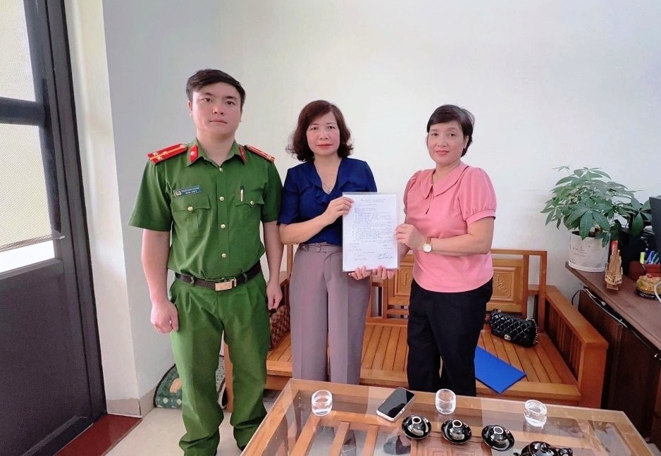 Tài khoản nhận được 20 tỷ đồng, cô giáo ở Ninh Bình lập tức báo công an