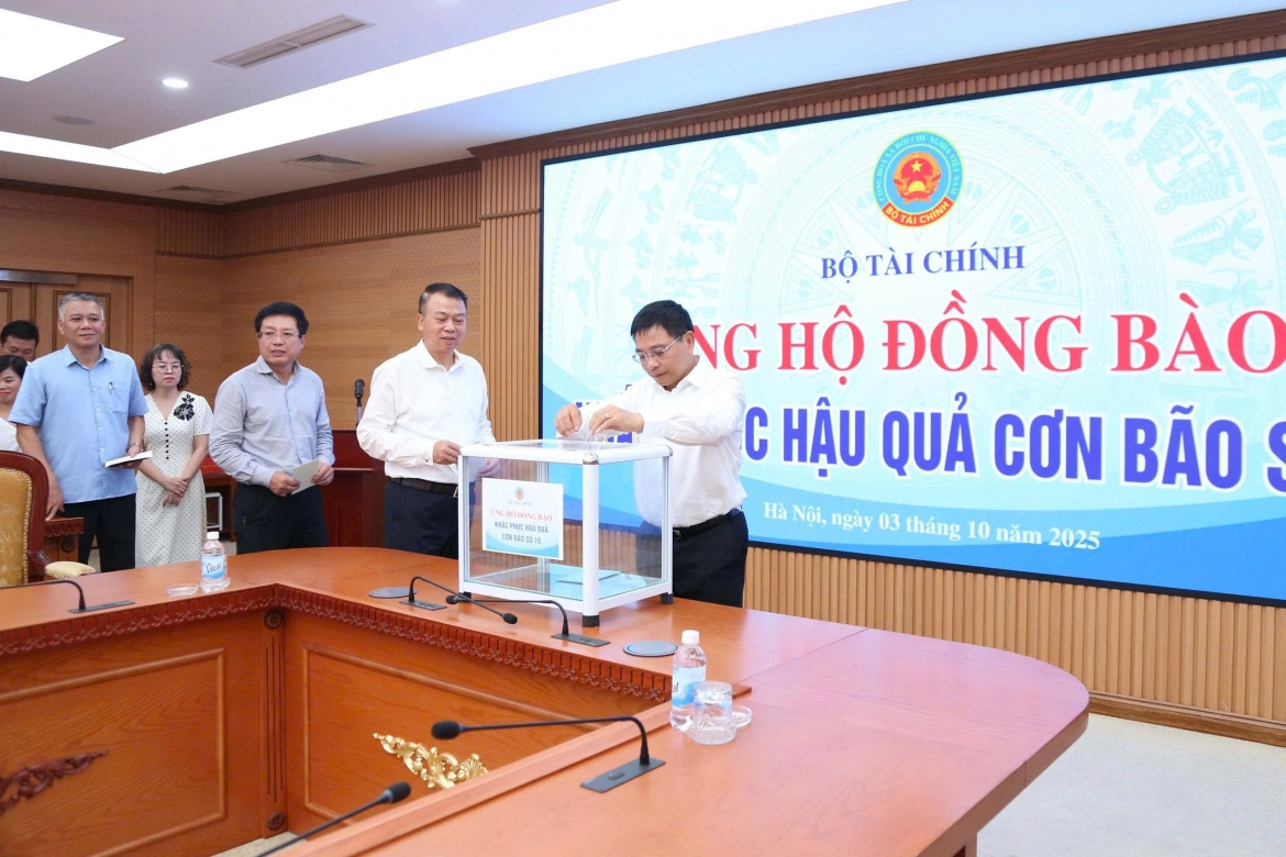 bo tai chinh phat dong ung ho dong bao khac phuc hau qua con bao so 10 hinh anh 1