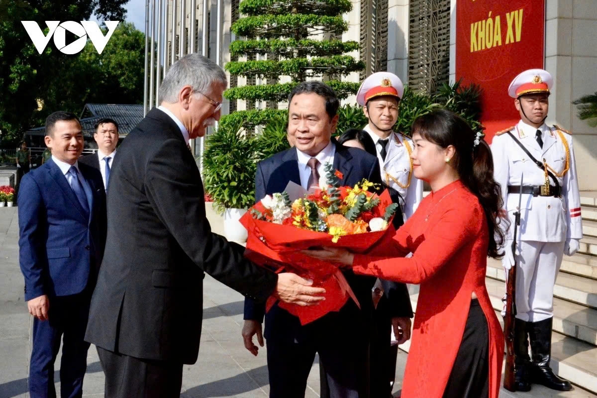 hungarian na speaker laszlo kover s vietnam visit in the spotlight picture 6