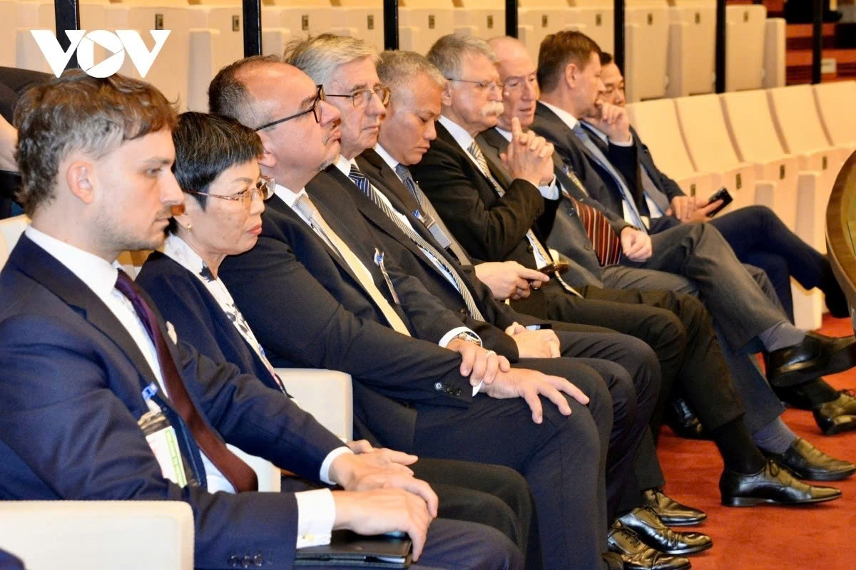 hungarian na speaker laszlo kover s vietnam visit in the spotlight picture 8