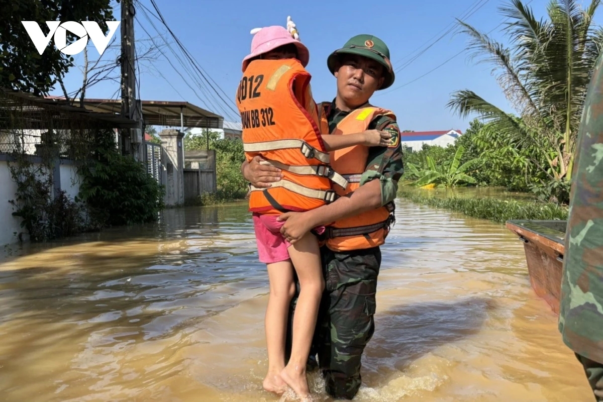soldiers brace floodwaters to support residents in hard-hit areas picture 9 soldiers brace floodwaters to support residents in hard-hit areas picture 9