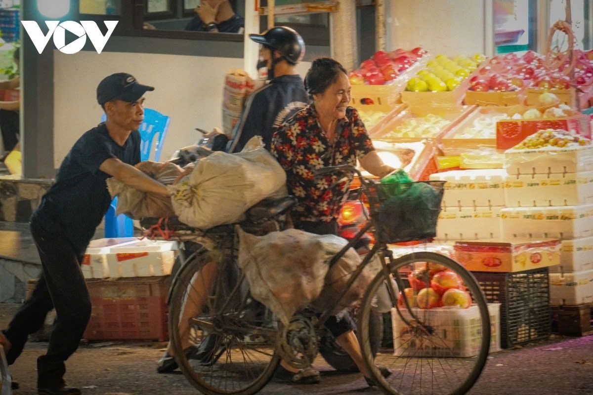 when women spend sleepless nights to make a living in hanoi picture 9 when women spend sleepless nights to make a living in hanoi picture 9