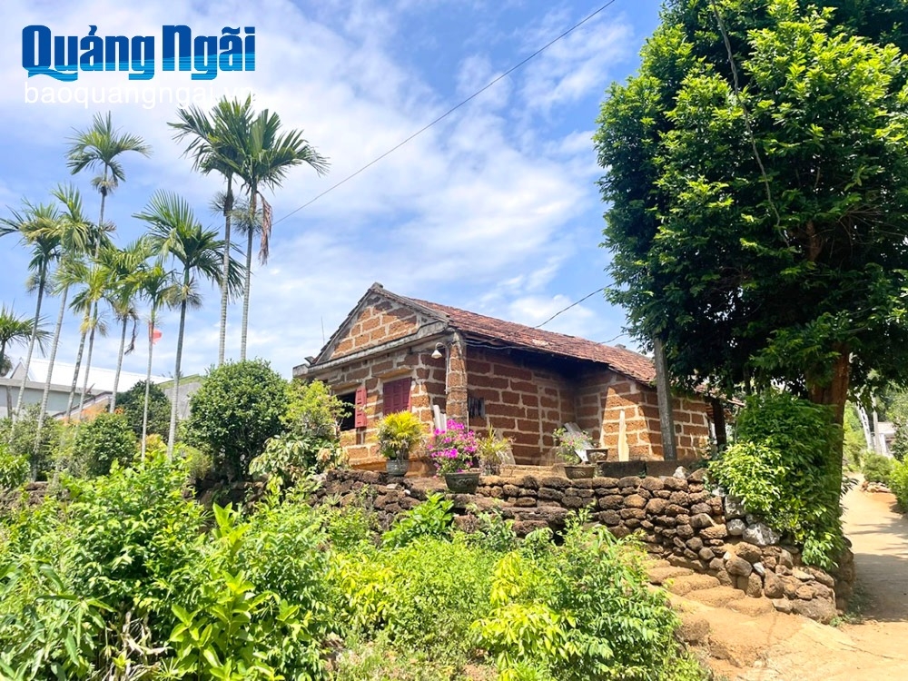 Da ong tu chat lieu dan gian den bieu tuong kien truc ben vung hinh anh 3