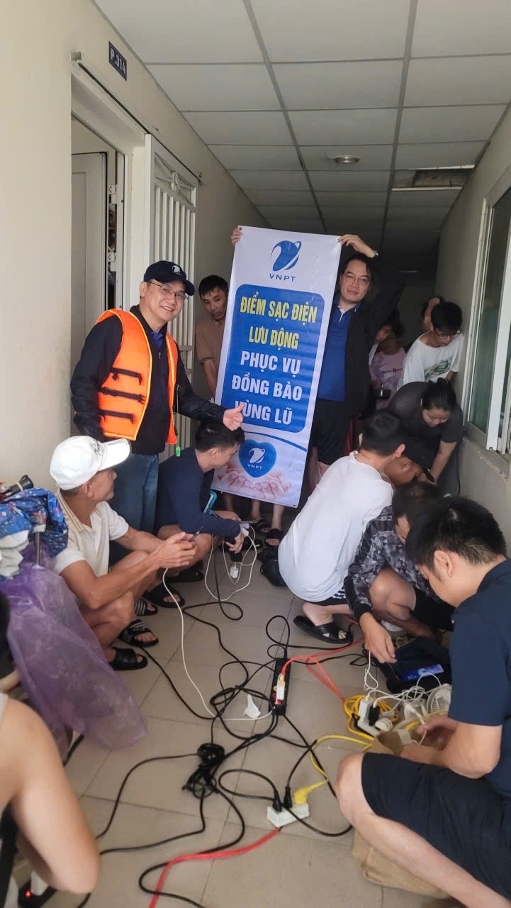 vnpt thap sang nhung cuoc goi binh an trong mua lu hinh anh 1