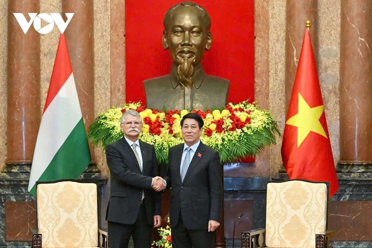 hungarian na speaker laszlo kover s vietnam visit in the spotlight picture 9