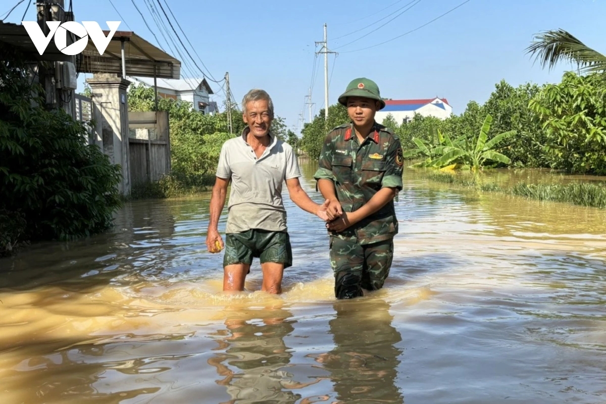 soldiers brace floodwaters to support residents in hard-hit areas picture 10 soldiers brace floodwaters to support residents in hard-hit areas picture 10