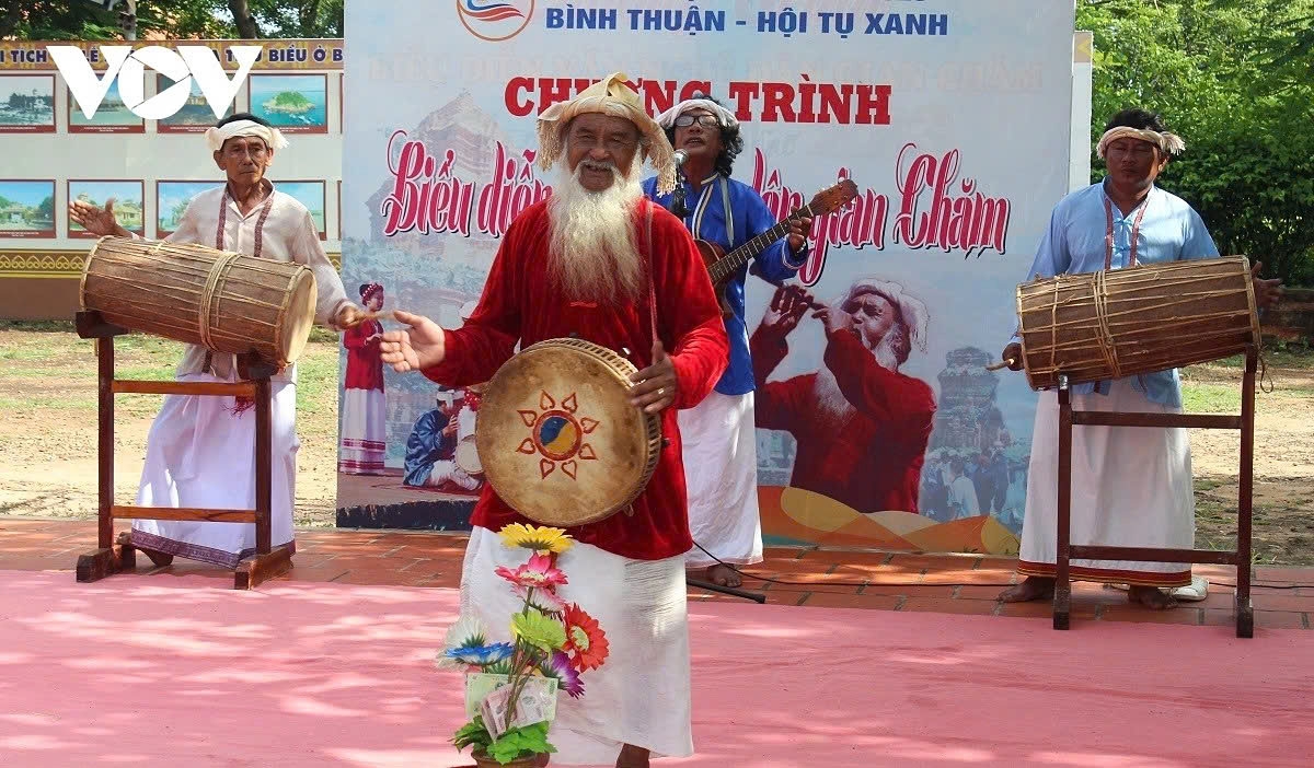 preserving ariya singing - a cultural treasure of the cham ethnic group picture 2