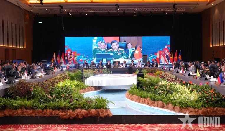 vietnam reinforces commitment to asean unity and regional security at admm-19 picture 2