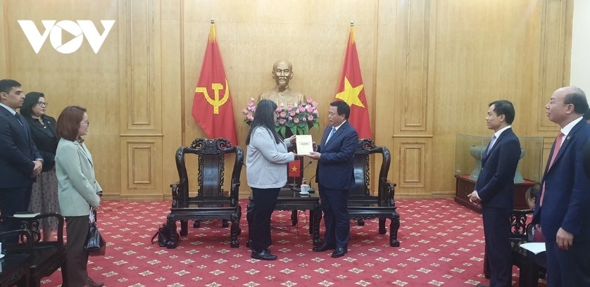 vietnam, venezuela promote training and capacity building for officials picture 2