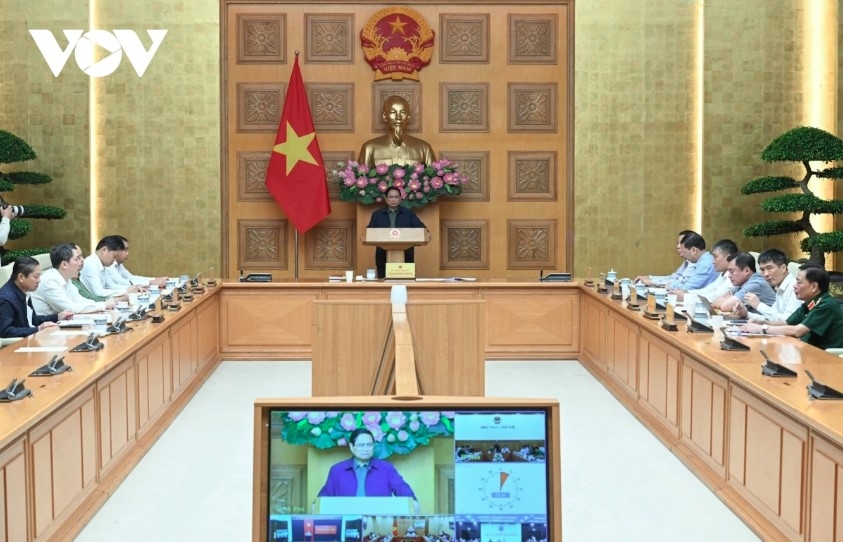pm chinh orders swift action to address flood damage in central vietnam picture 1