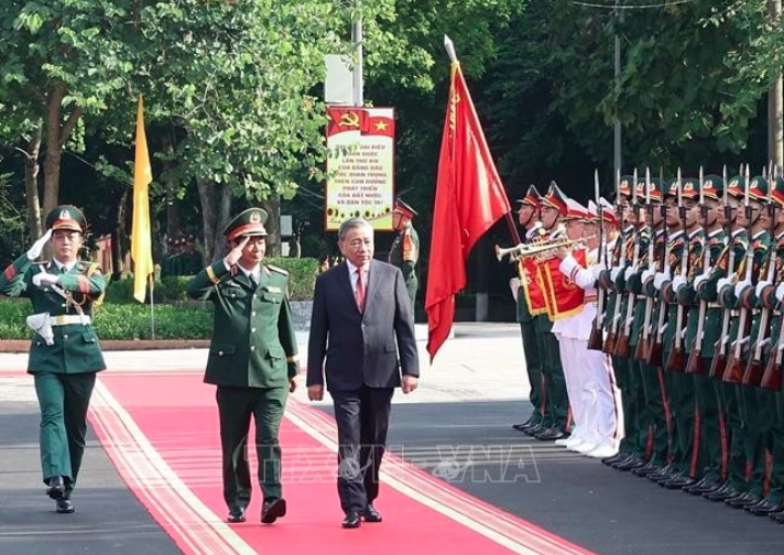 party general secretary presents ho chi minh order to military region 1 picture 1 party general secretary presents ho chi minh order to military region 1 picture 1
