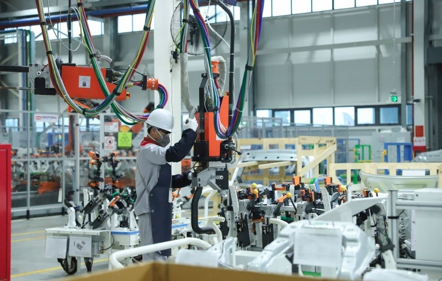 standard chartered raises vietnam s 2025 growth forecast to 7.5 picture 1