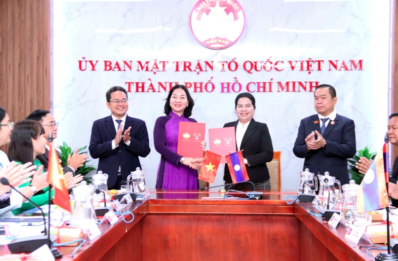 hcm city, lao localities reinforce collaboration in front work picture 1